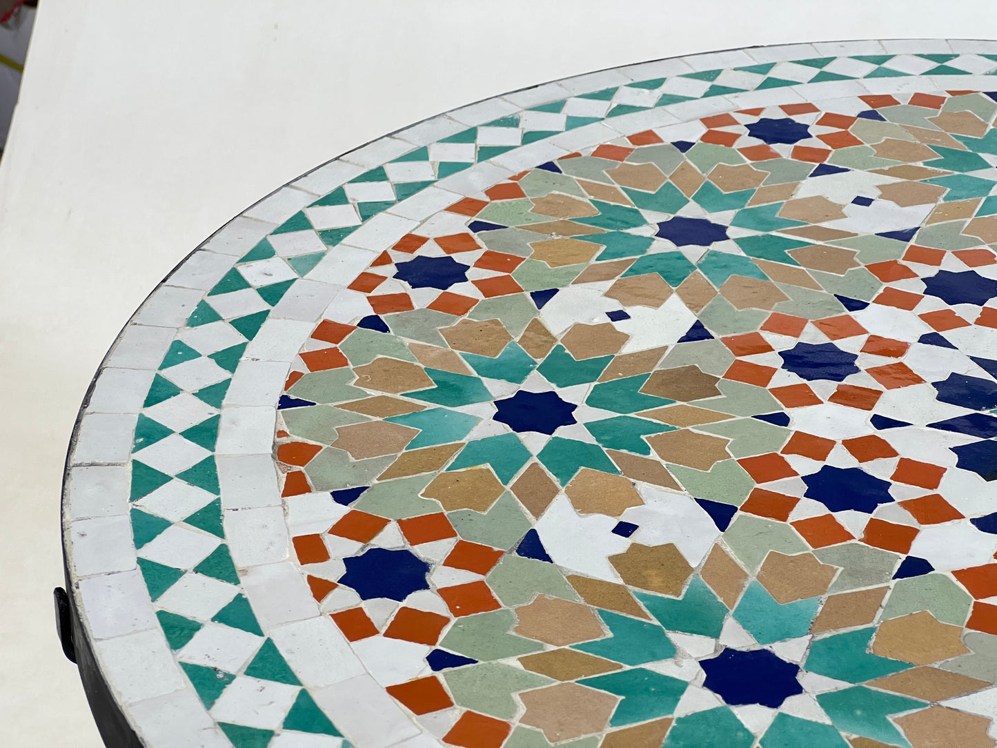 Personalizable Mosaic Table – Handcrafted Round Colorful Table with Moroccan Traditional Candle Design – Ideal for Patio and Home Furniture