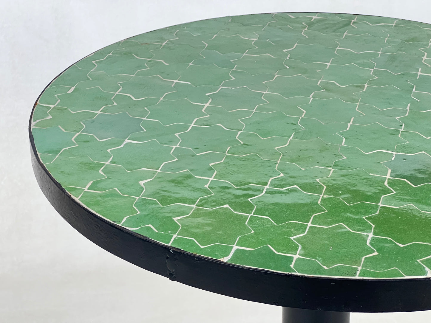 Single Leg Mosaic Table – Beautiful Round Green Table with Moroccan Traditional Custom Design – Indoor/Outdoor Coffee Table for Home Decor