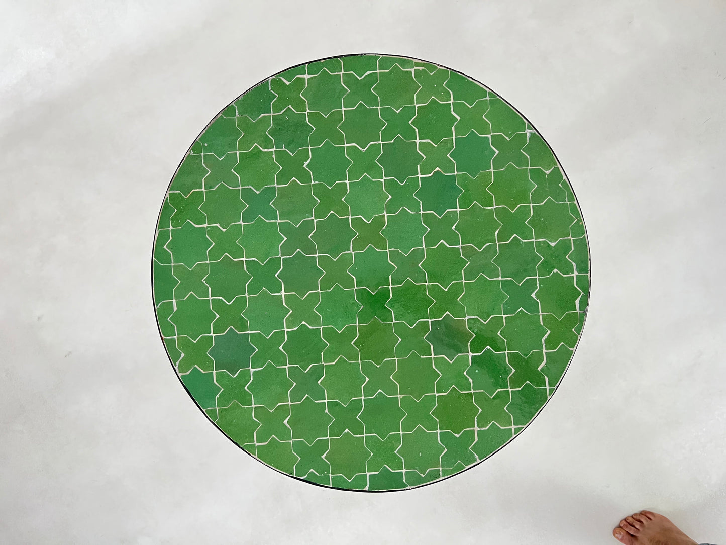 Single Leg Mosaic Table – Beautiful Round Green Table with Moroccan Traditional Custom Design – Indoor/Outdoor Coffee Table for Home Decor